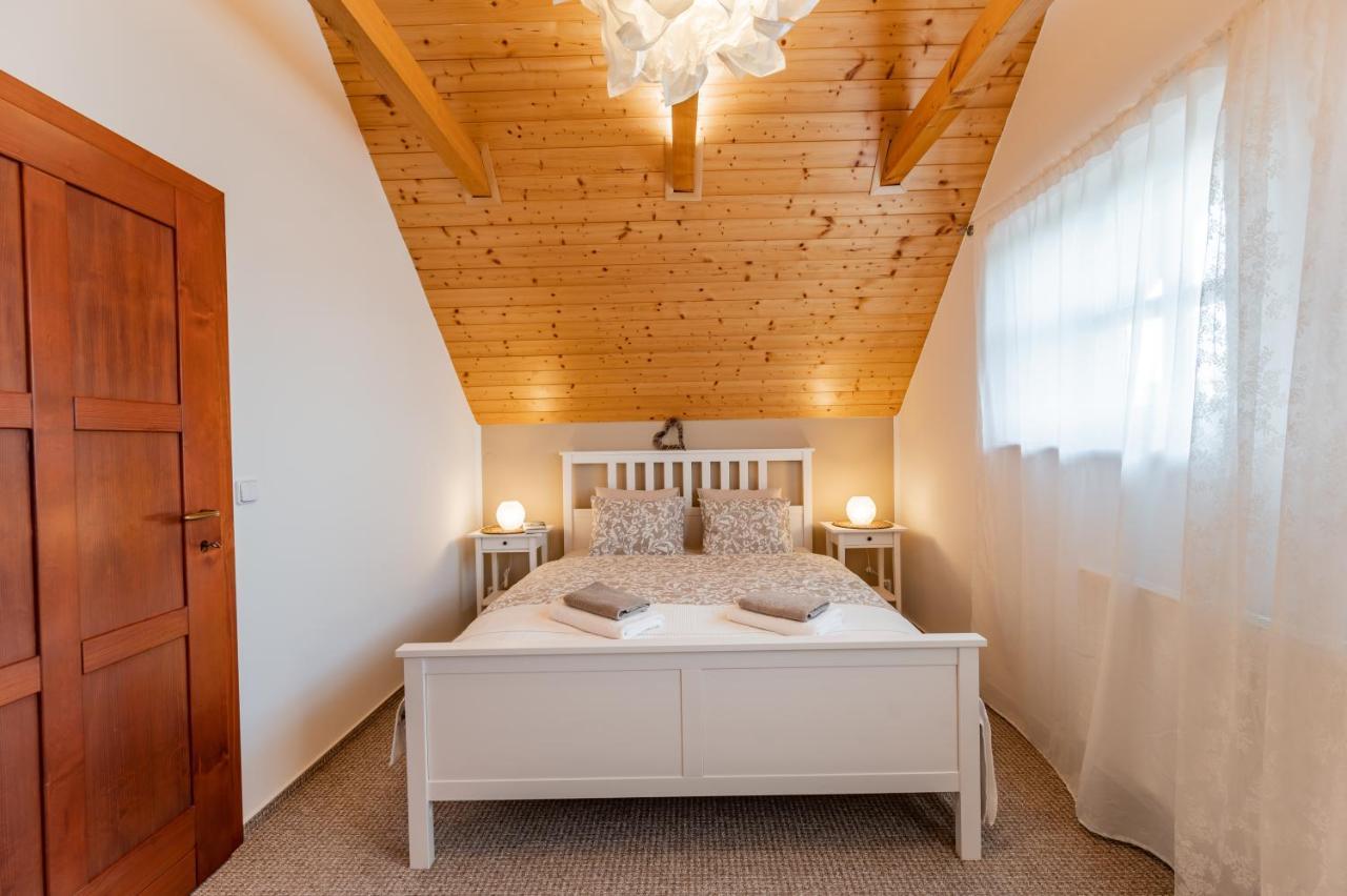 Chata nad lázeňským údolím Luhačovice Exterior foto
